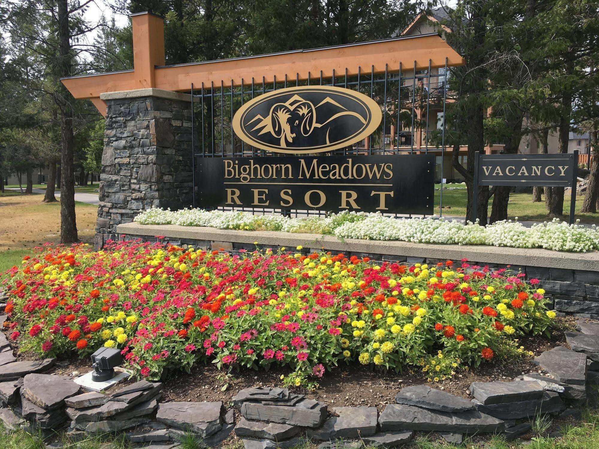 Bighorn Meadows Resort Radium Hot Springs Exterior photo